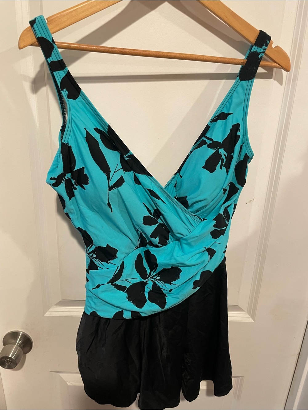 Miraclesuit Orvis‎ White Swimwear with Black and Turquoise Floral Trim Size 18